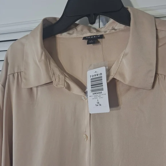 NWT Torrid Madison Satin Button-Up Long Sleeve Shirt Size 1X 14-16 - Picture 7 of 9